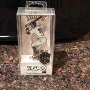 NIB Aaron Judge S27 Gold Chase FigPin